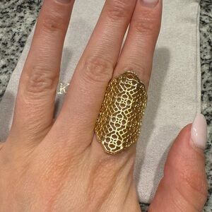 NWOT Kendra Scott Boone Cocktail Ring in Gold